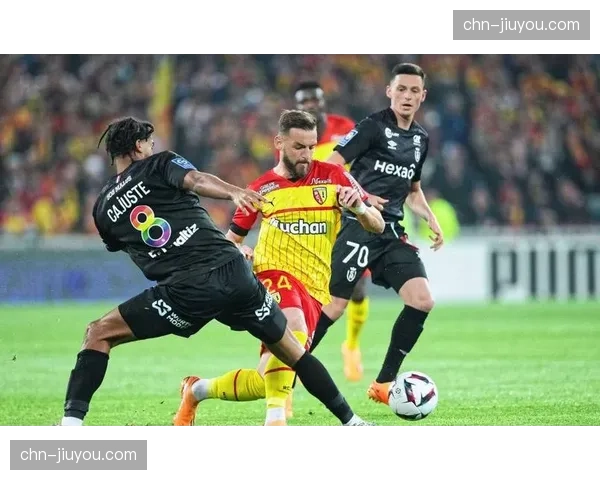 朗斯主场0-0战平尼斯,欧冠资格争夺陷入僵局 朗斯主场0-0战平尼斯,欧冠资格争夺陷入僵局
